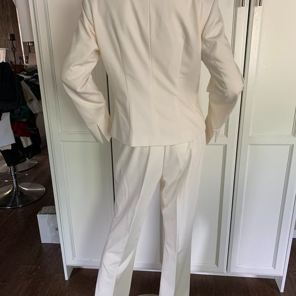 studio point size 8 off white suit - Picture 8 of 10